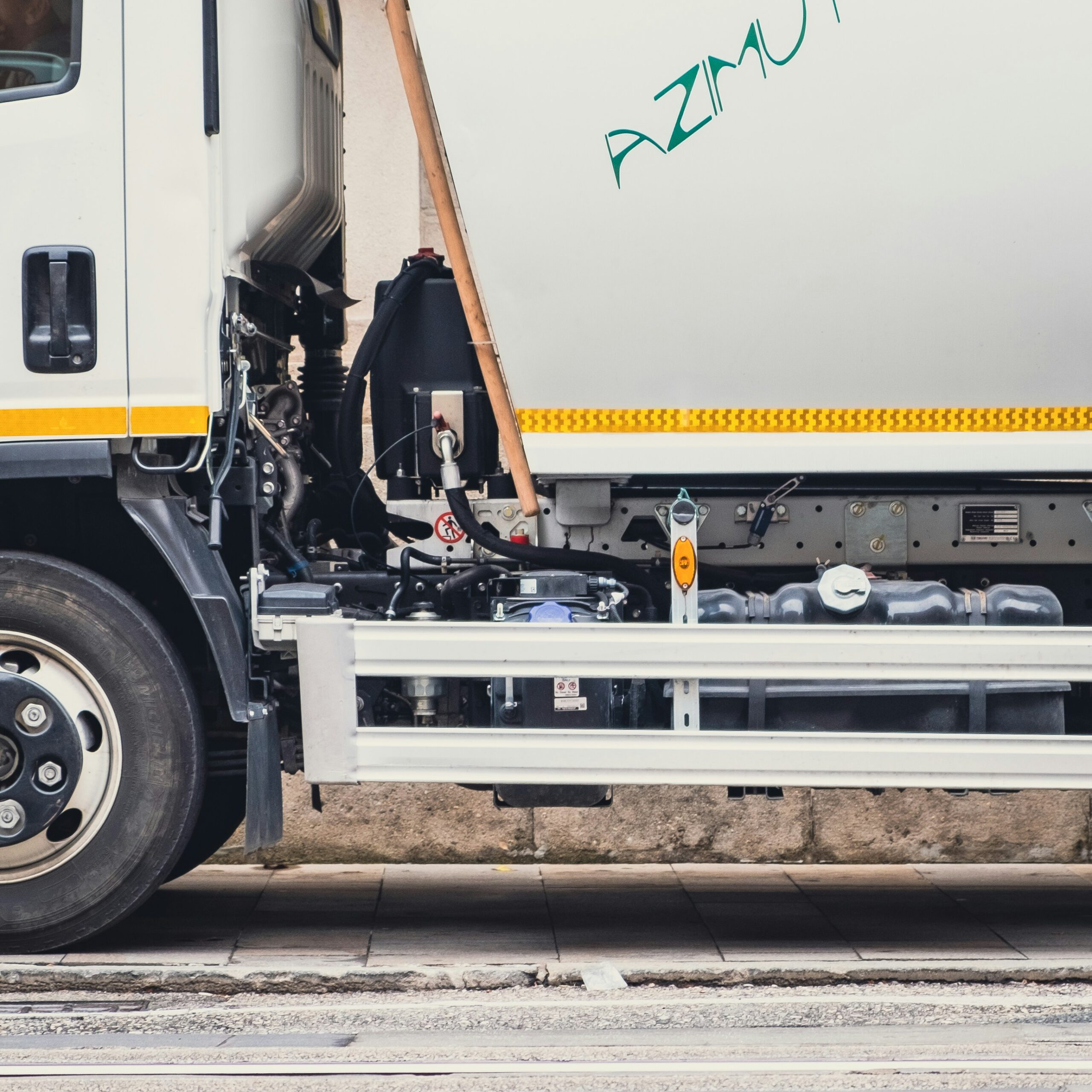 Live vehicle tracking platform for commercial fleet operations
