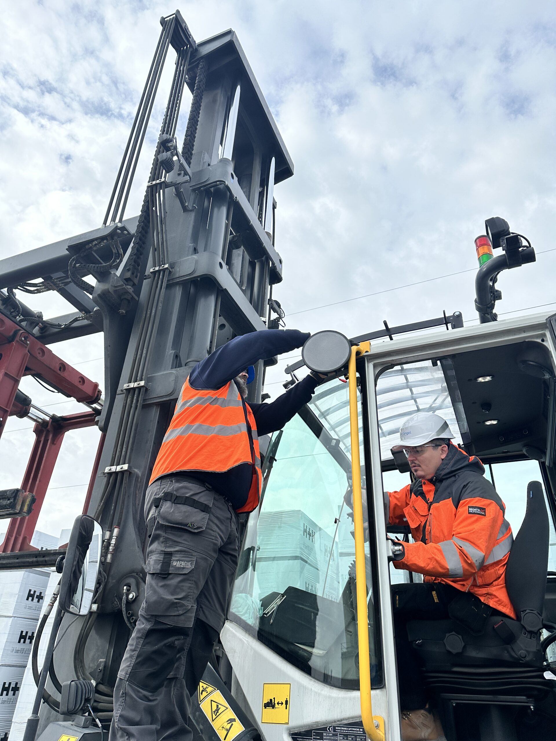 Digital Thumbs Up for Plant Machinery